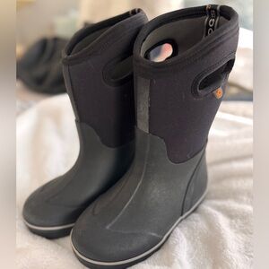 Bogs Black and Gray Waterproof Kids Boots Size 1